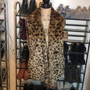 Sleeveless Leopard print vest